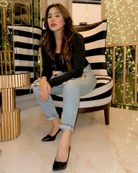 Escorts Abu Dhabi, United Arab Emirates Riya