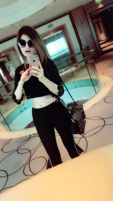 Escorts Abu Dhabi, United Arab Emirates Sara Indian Escort