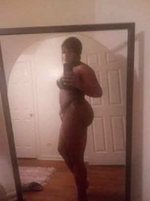 Escorts Chicago, Illinois I am here on the Southside come fuck me!!