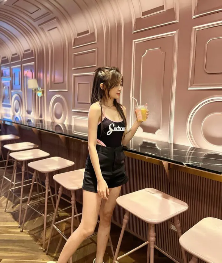 Escorts Jakarta, Indonesia Megan