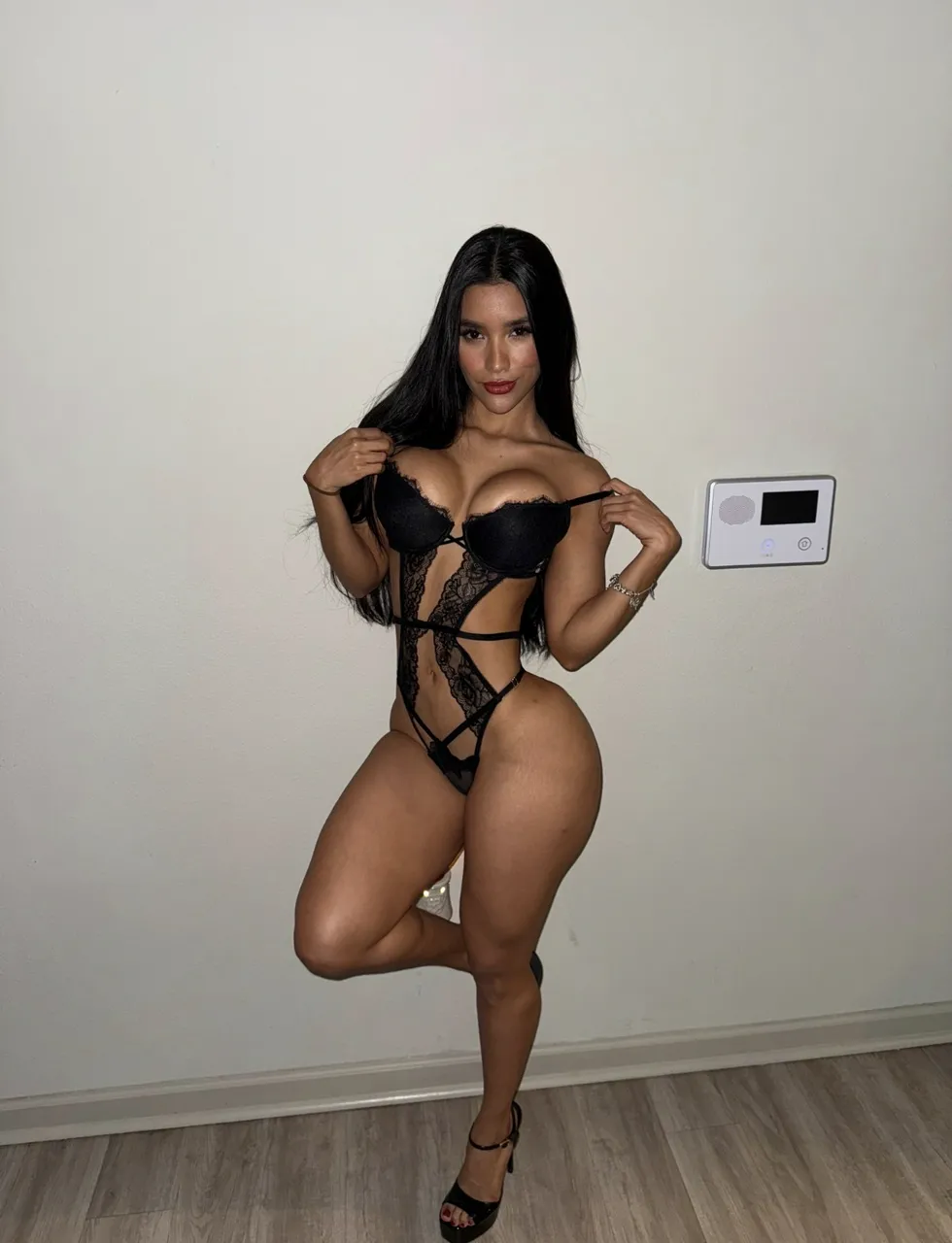 Escorts Long Island City, New York Planview Romi