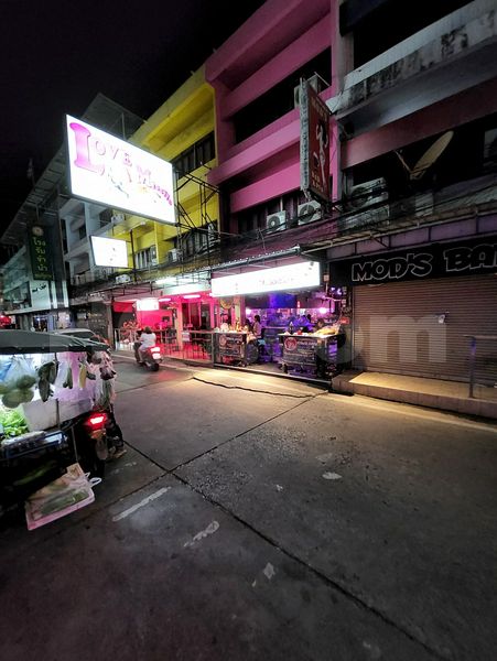 Beer Bar Pattaya, Thailand Love Missile