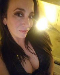 Escorts Boulder, Colorado Older woman Looking for car fun-Incall---Outcall and Video Selll--Live video Sexx