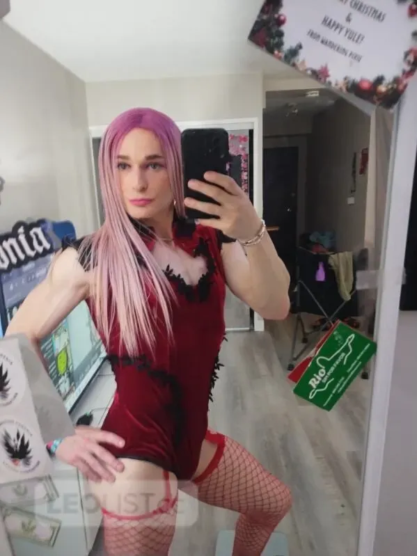 Escorts Vancouver, British Columbia Loona
