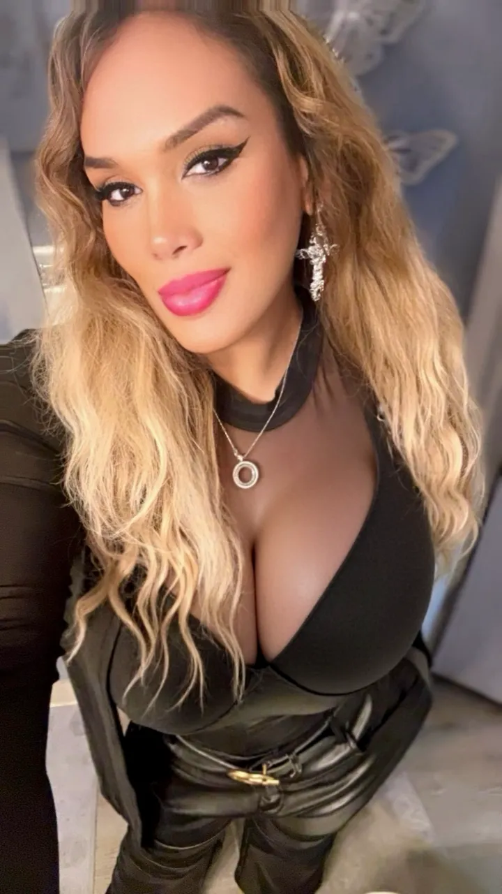 Escorts Freehold, New Jersey Vanessa vers/top