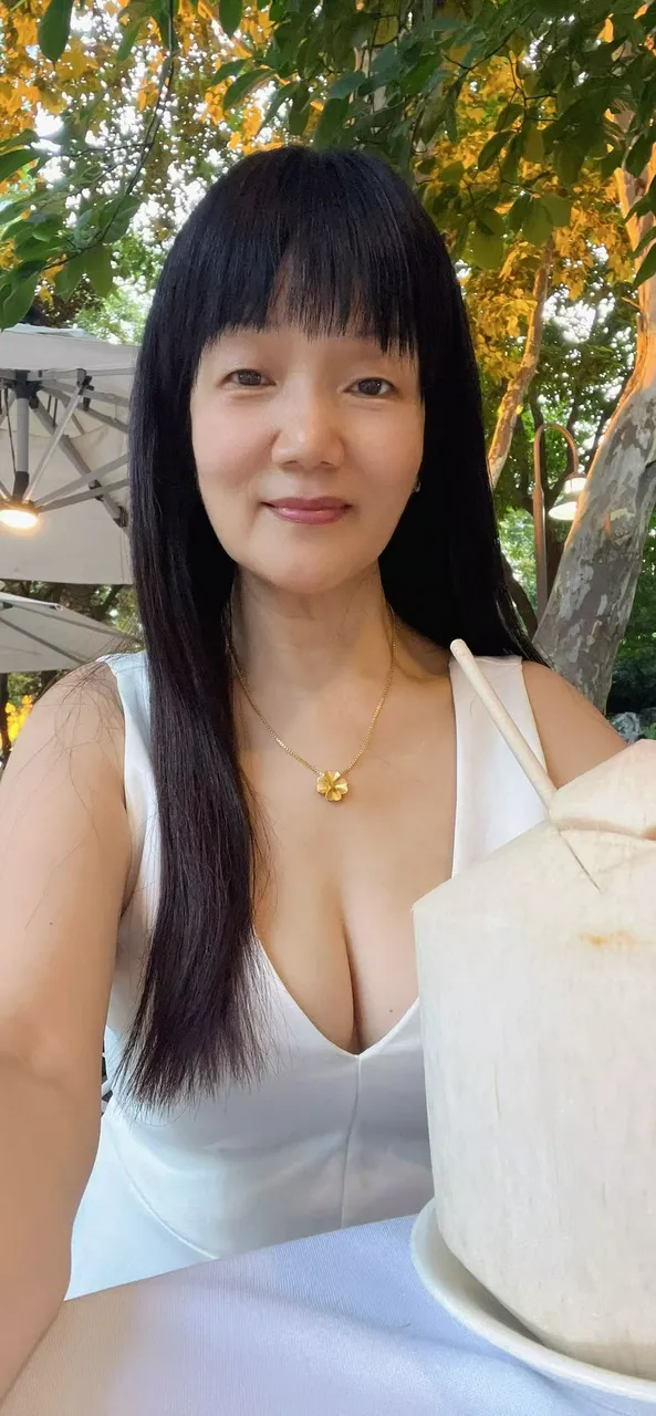 Escorts Shanghai, China Horny Helen