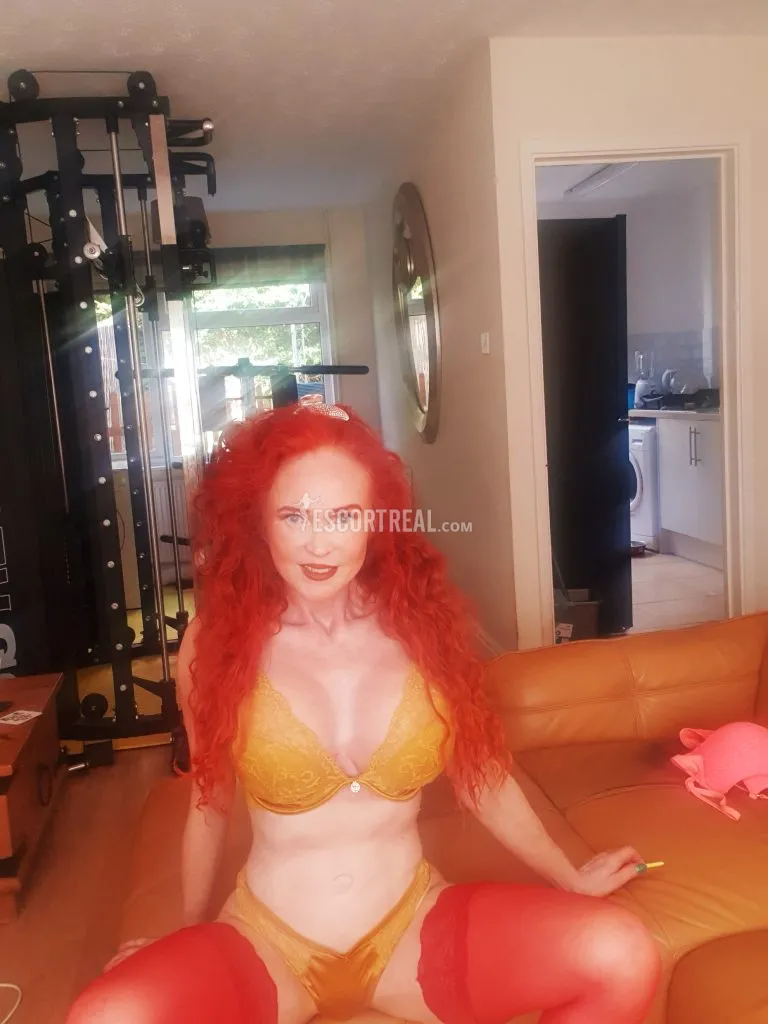 Escorts Bury St Edmunds, England (WEBCAM  hot movies available please ask for more details)