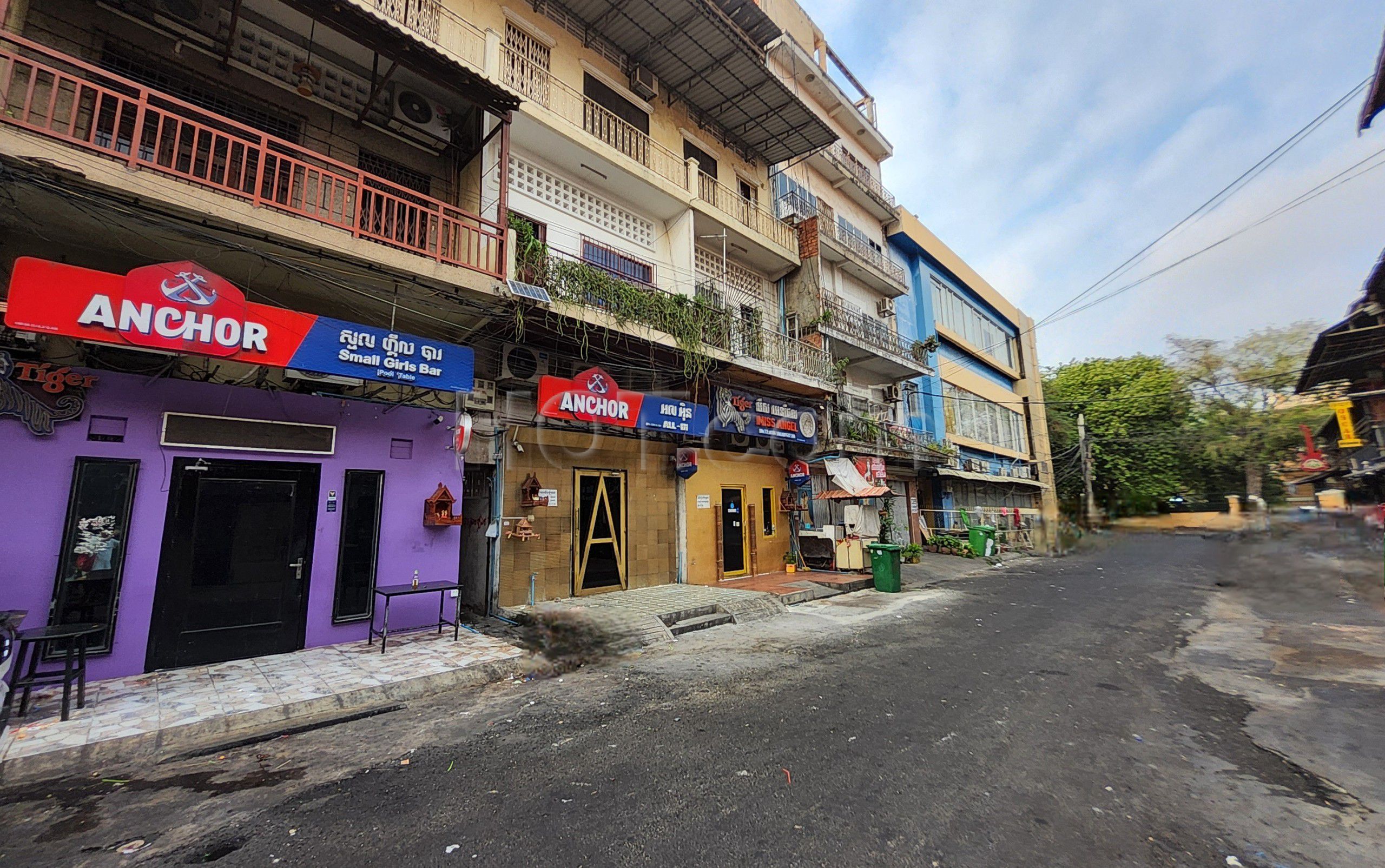 Phnom Penh, Cambodia Small Girls Bar