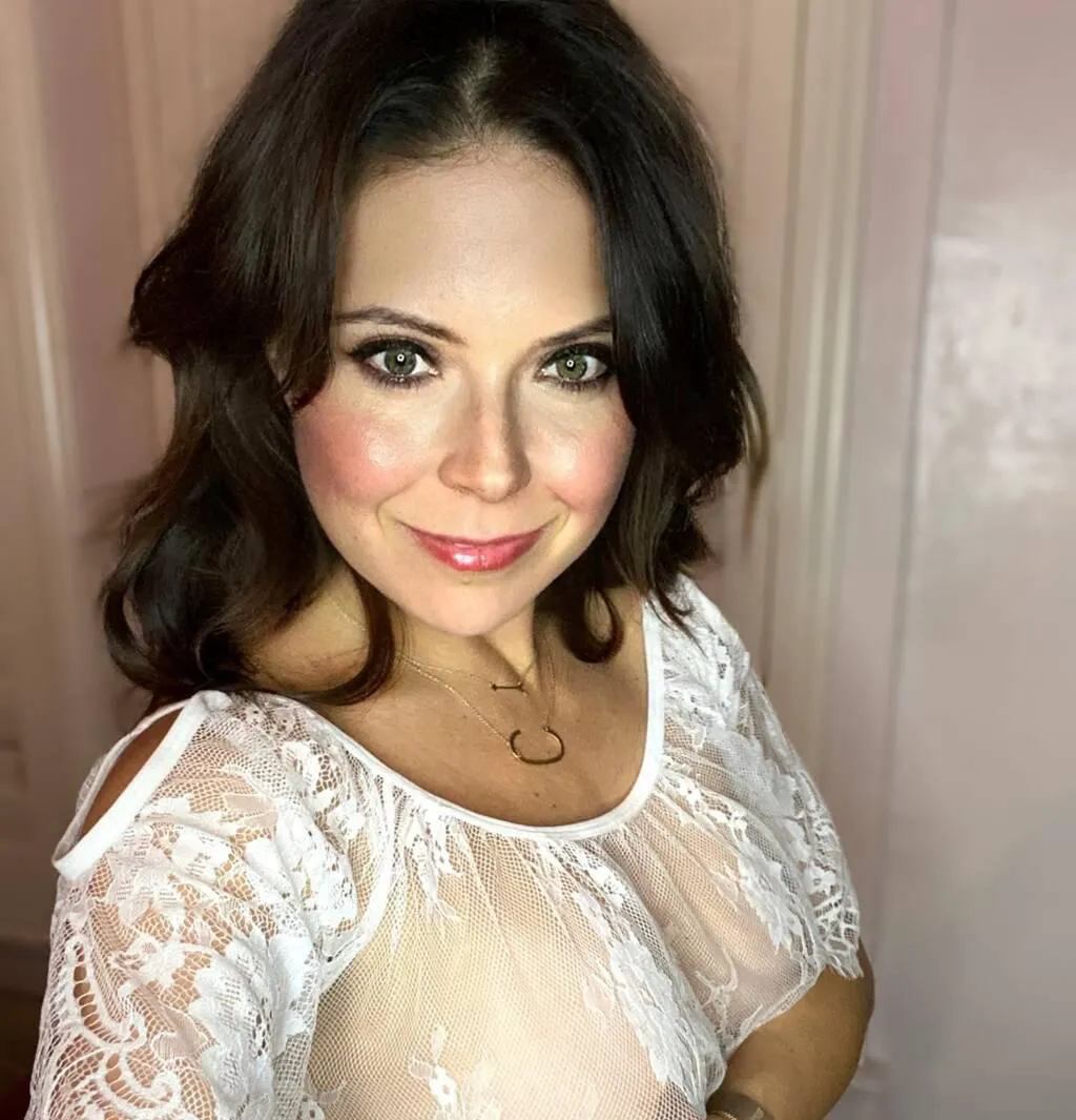 Escorts St. Albert, Alberta Angela