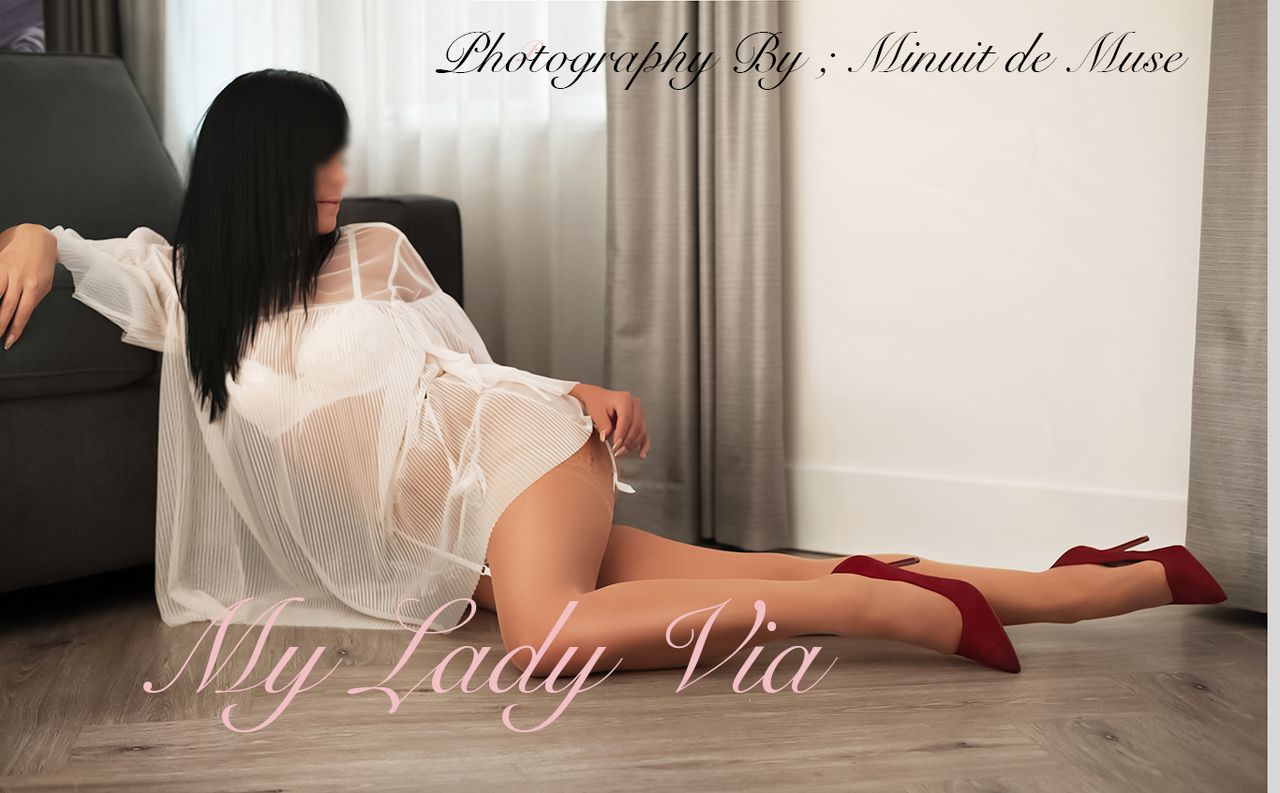 Escorts Vancouver, British Columbia NATURAL BEAUTY - Kinky - Fun & Friendly - Extended Dates- Dinner & TRAVEL - GFE