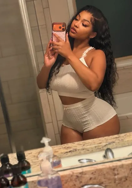 Escorts South Bend, Indiana 🍑🔥 THAT CURVY ENERGY YOU CRAVE 🔥🍑 - 25