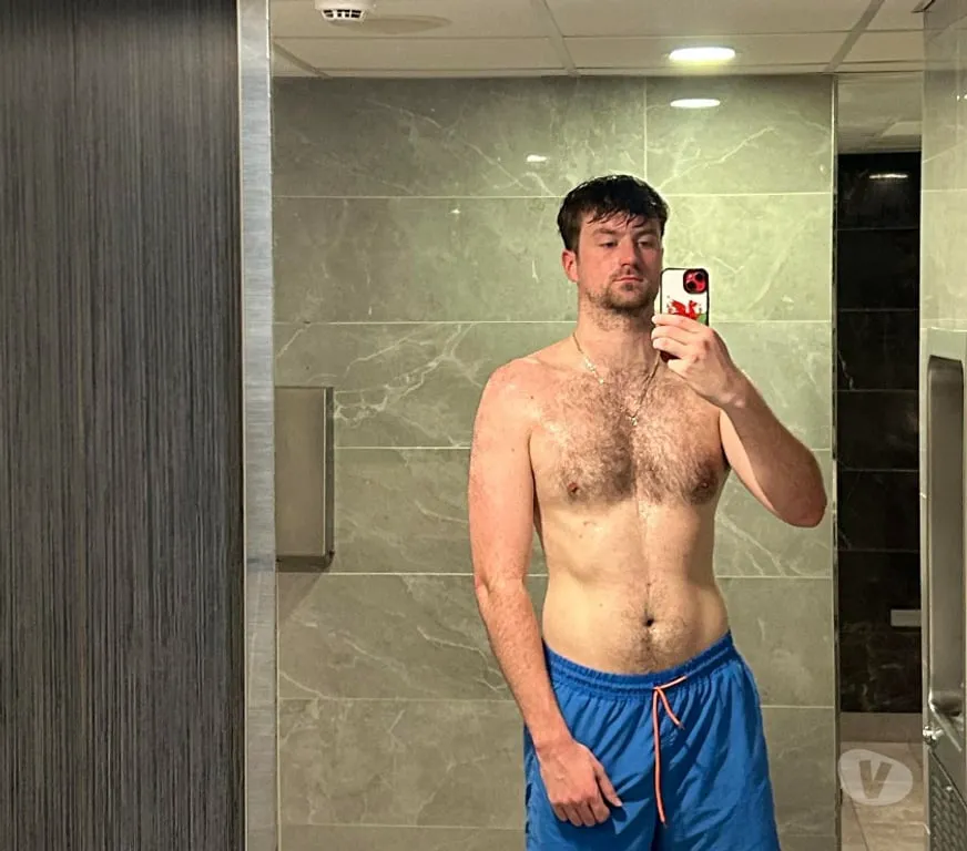 Escorts Paddington, England Meet Thursday. hairy chest, talented lips, masc energy