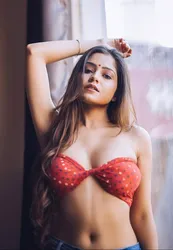 Escorts Dubai, United Arab Emirates Call Girl in Dubai OMuskan Chabria