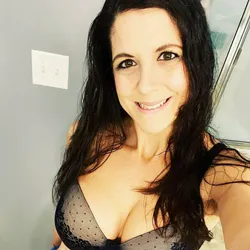 Escorts Ottawa, Ontario Layla | Classy, Confident, Fun & Hosting now! Hi Im