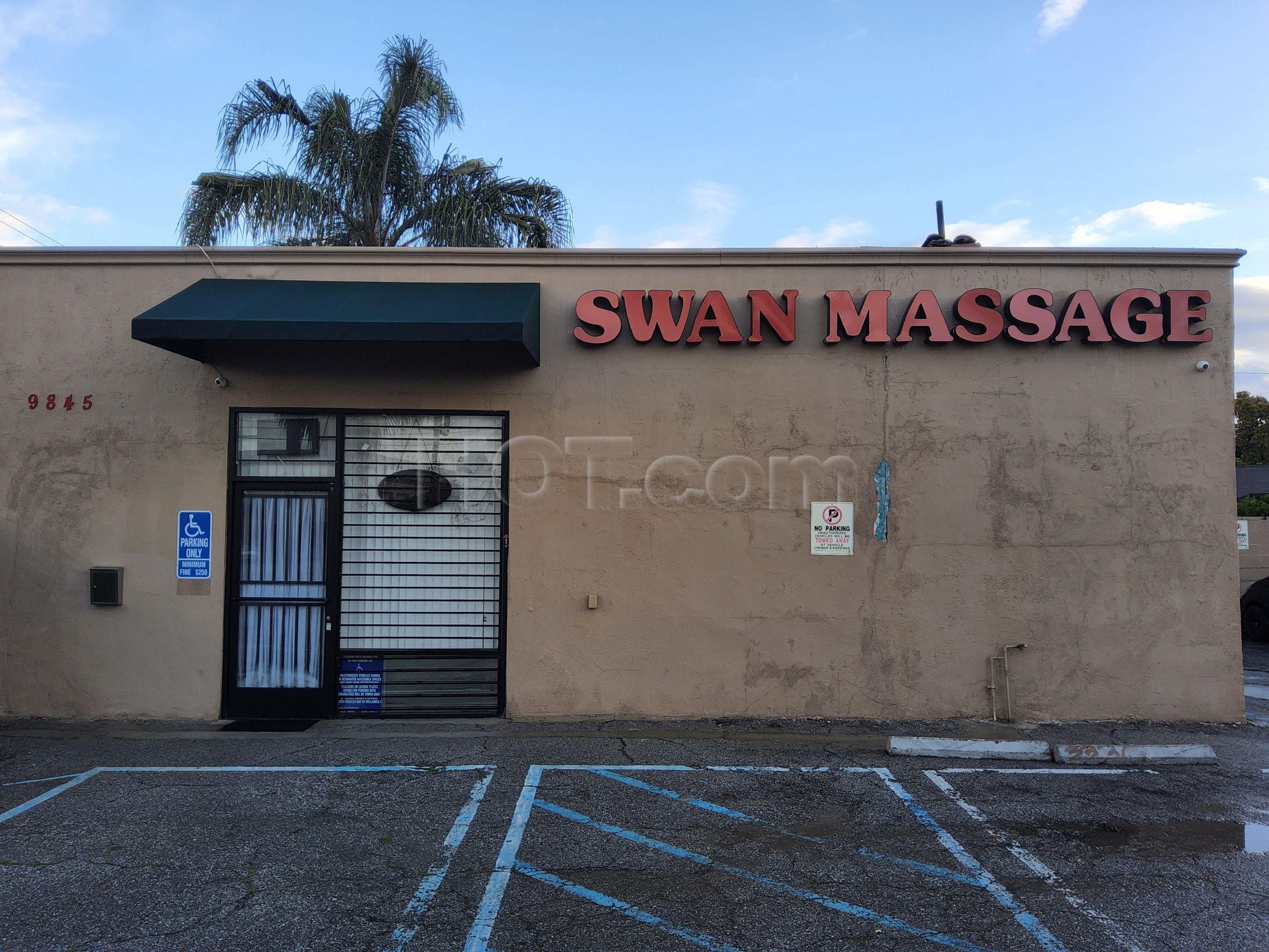 El Monte, California Swan Massage