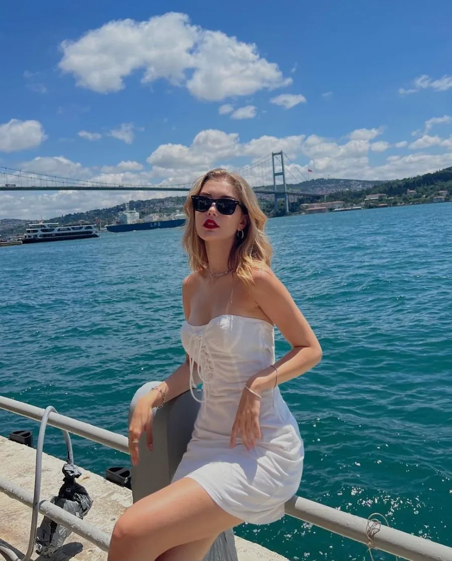 Escorts Paris, France HUT