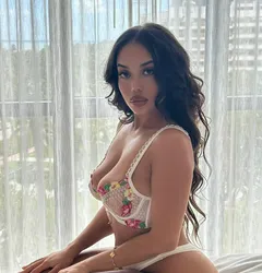 Escorts Fredericton, New Brunswick Chloe