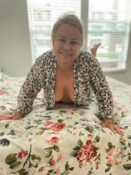 Escorts Lansing, Michigan RELAX WITH MATURE LADY. for gentleman only - 56