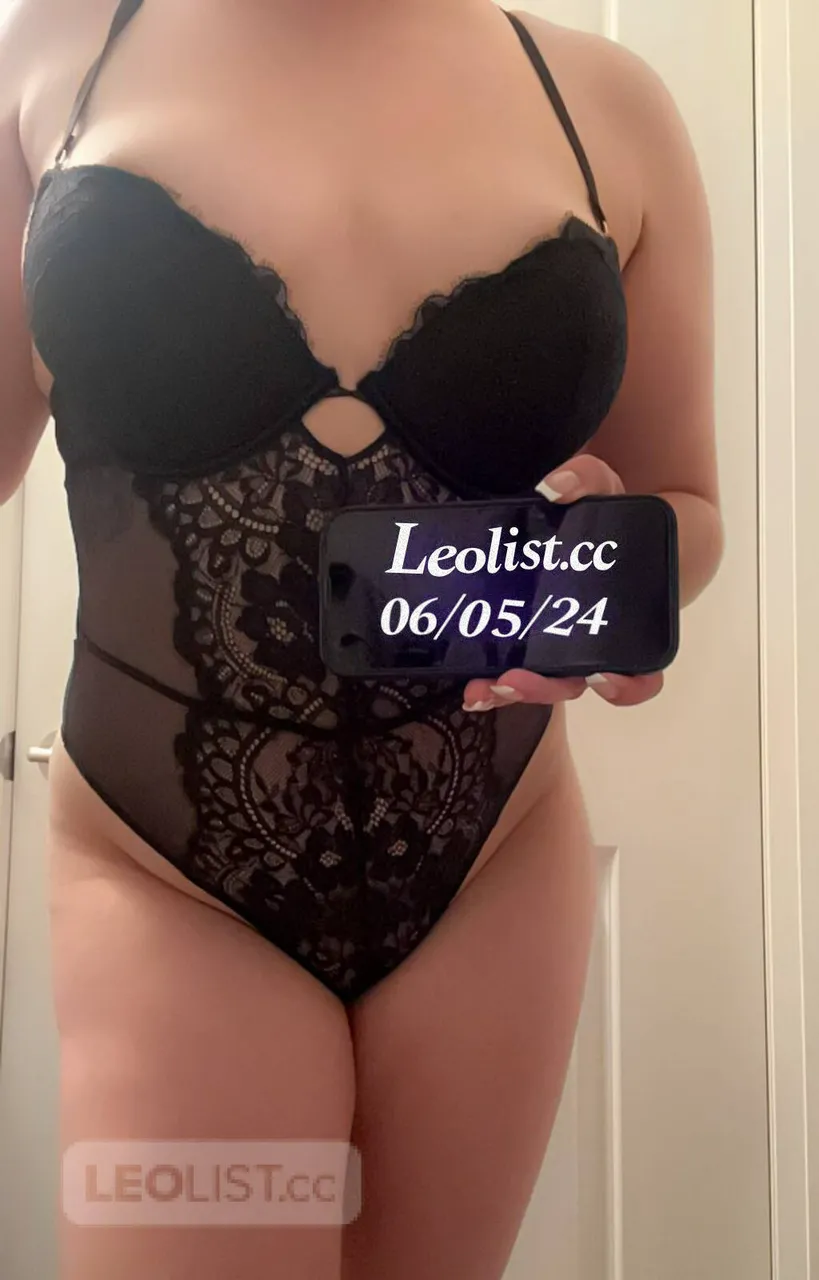 Escorts Winnipeg, Manitoba let me drain ya after i tease ya squirter available now