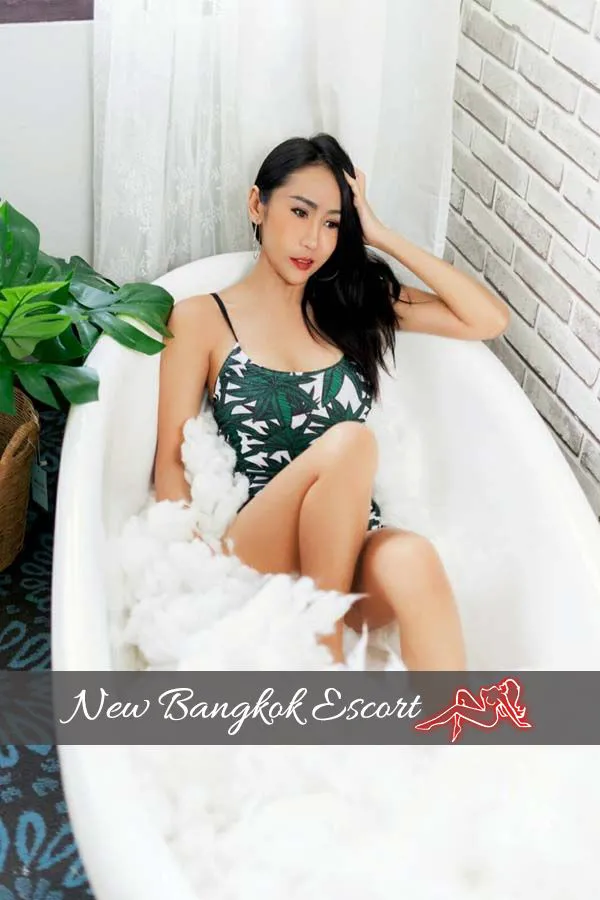 Escorts Bangkok, Thailand Get Ready To Be Impressed Escort Weeny Passionate Kissing