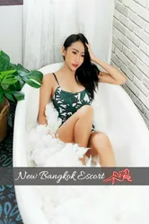 Escorts Bangkok, Thailand Get Ready To Be Impressed Escort Weeny Passionate Kissing