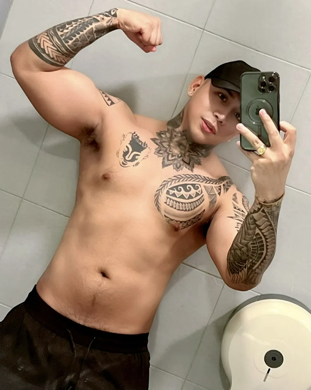 Escorts Makati City, Philippines Mr Dackz 7.5