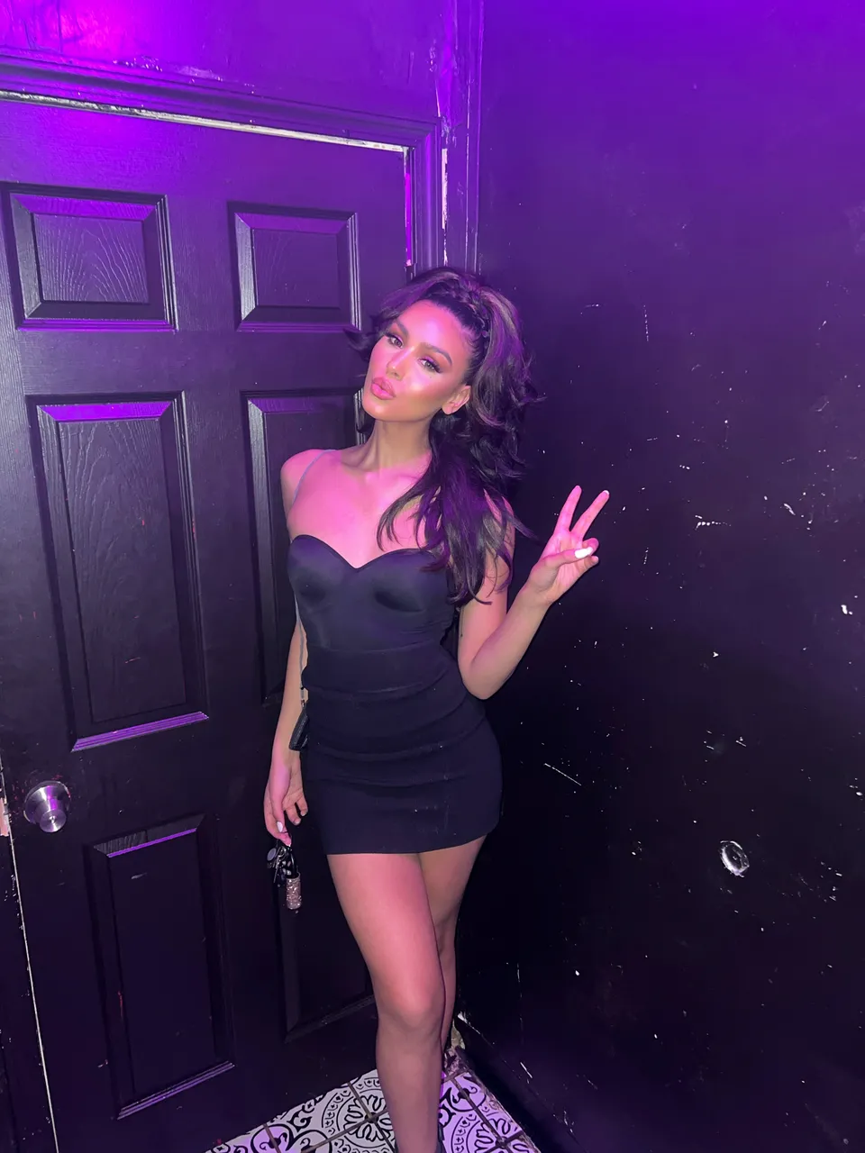 Escorts Hollywood, California Ivory
