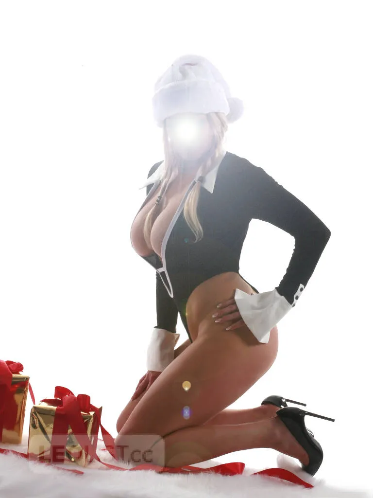 Escorts Kelowna, British Columbia Visiting! Beach Bunnies