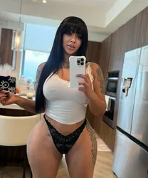 Escorts London, Ontario Sexy slut ©️available to satisfy your needs and fantasy🍑,always wet 💦and I squirt 🍆🫦💦