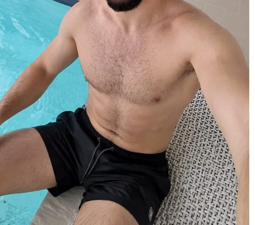 Escorts Northampton, England Just outcall hung discreet boy 🍆