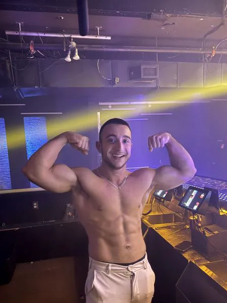 Escorts Montreal, Quebec MikaEaston