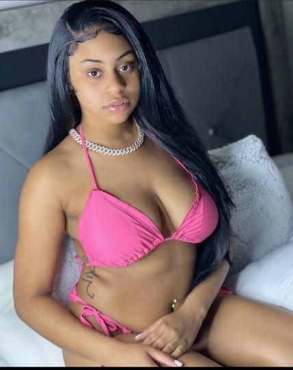 Escorts Chicago, Illinois 💛Petite Hottie Ebony girl ✨ Certified Pressure ✨Wild & Sweet Specials 🚫Available/