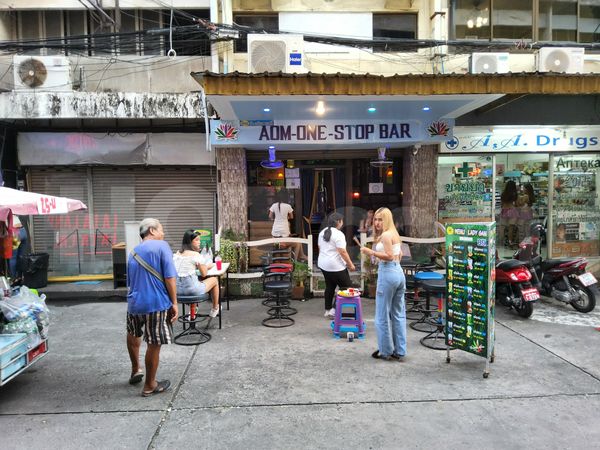 Beer Bar / Go-Go Bar Pattaya, Thailand Aom-One-Stop Bar
