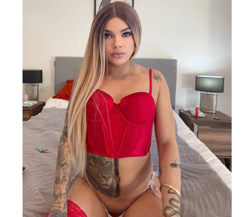 Escorts Glasgow, Scotland I'm a beautiful girl. Female TS curves