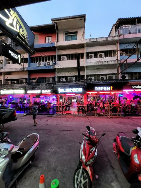 Beer Bar Pattaya, Thailand Playpen Bar