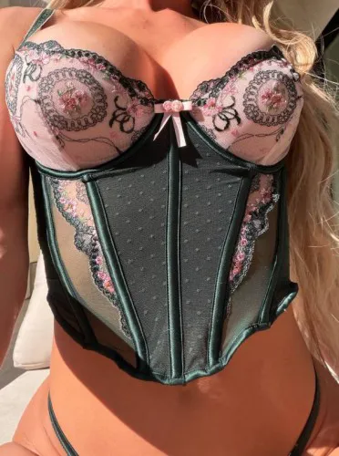 Escorts Savannah, Georgia ⭐⭐⭐⭐⭐ Deep Desire Massage Session