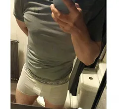 Escorts Hillington, England Straight guy here for men.