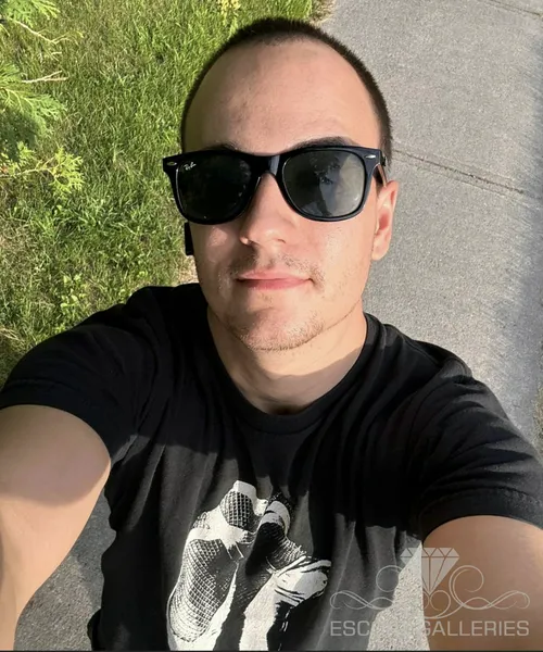 Escorts Cobourg, Ontario Dean