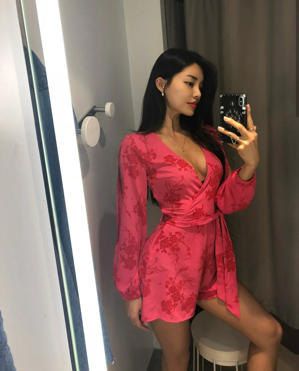 Escorts Tokyo, Japan Spend Time With Classy Escort Sari Fantastic Feminine Body
