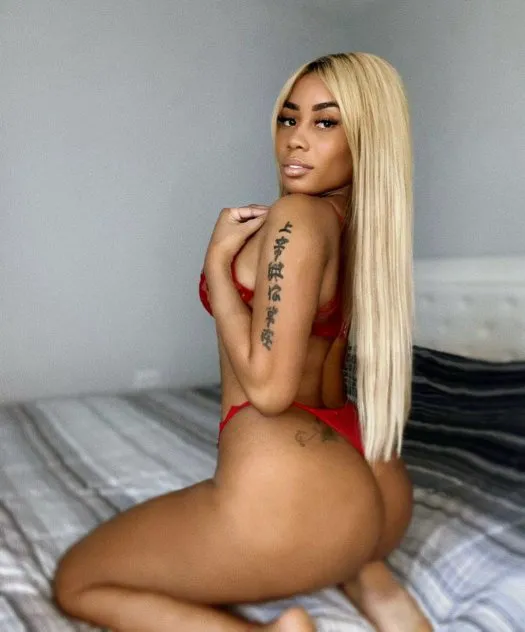 Escorts Illinois City, Illinois ☞ Nicki doll Sexy Latina available for parties call me baby we will have a nice timChicago, US -