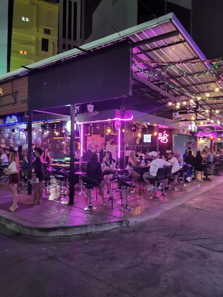 Beer Bar / Go-Go Bar Bangkok, Thailand No Bra Bar