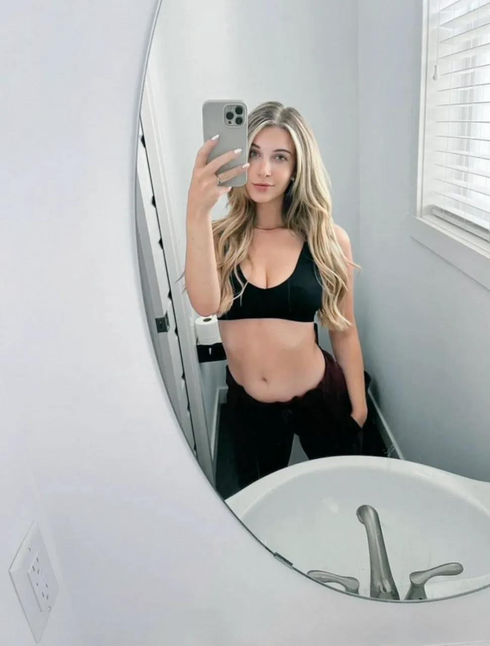 Escorts Sault Ste. Marie, Ontario Stella