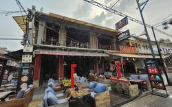 Siem Reap, Cambodia Temple Club 2