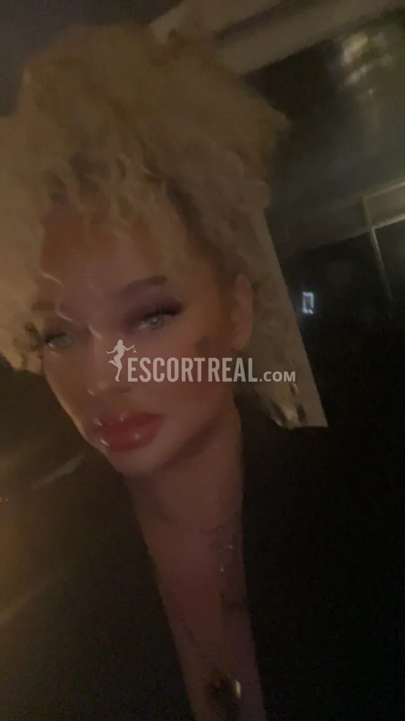 Escorts Chelmsford, England (Hollie English Blonde Escort)