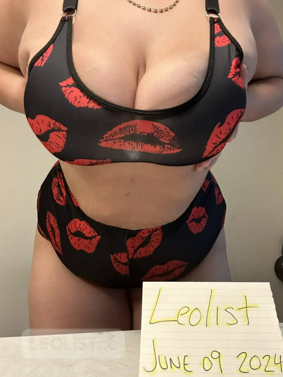 Escorts Calgary, Alberta 100 HH SPECIAL DOWNTOWN CALGARY INCALL