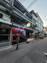 Beer Bar Pattaya, Thailand Hunny Lounge