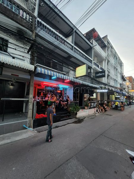Beer Bar / Go-Go Bar Pattaya, Thailand Hunny Lounge