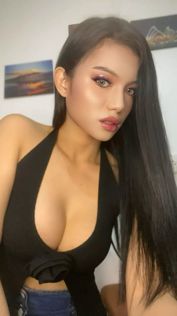 Escorts Manila, Philippines KARINA (meet & selling content)