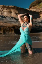 Escorts Woodland Hills, California Taniatonsorial