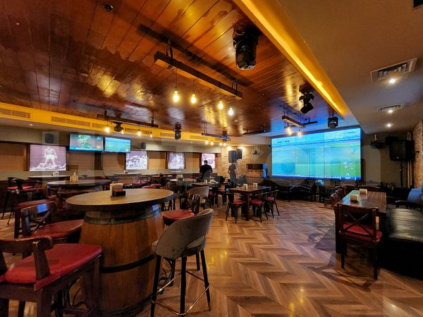 Freelance Bar Dubai, United Arab Emirates Barrels Sports Arena
